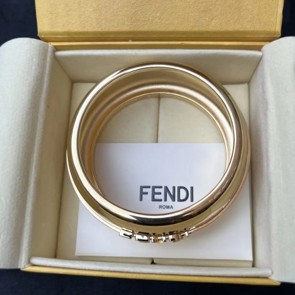 Fendi The Fendista bracelet/ Runway Piece/ Never Worn/ Gorgeous 😍 - Picture 5 of 7